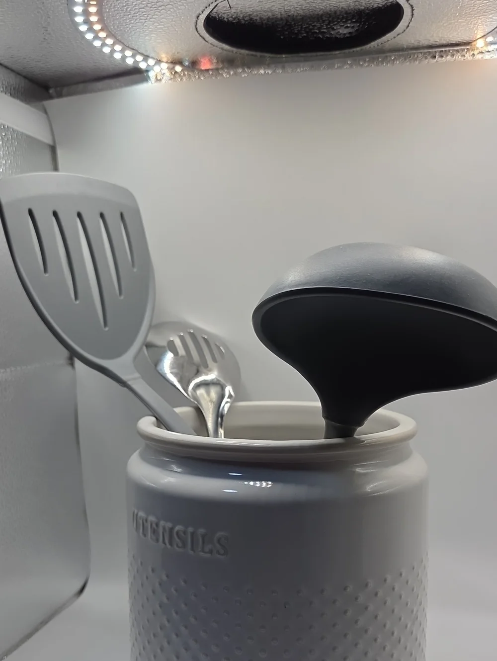 Better Homes And Gardens Ceramic Crock Utensil Holder With 3 Utensils